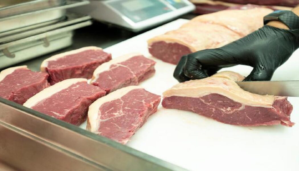 Falsch etikettiert: Regionaler Metzger liefert kein Fleisch mehr an Rewe – „So nicht mehr!“